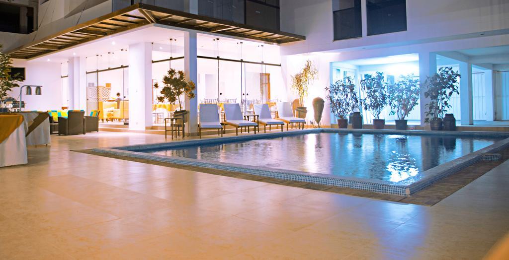 Mc Hotel Ика Екстериор снимка