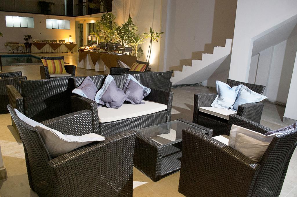Mc Hotel Ика Екстериор снимка