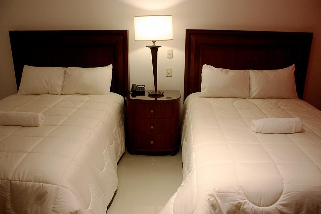 Mc Hotel Ика Екстериор снимка